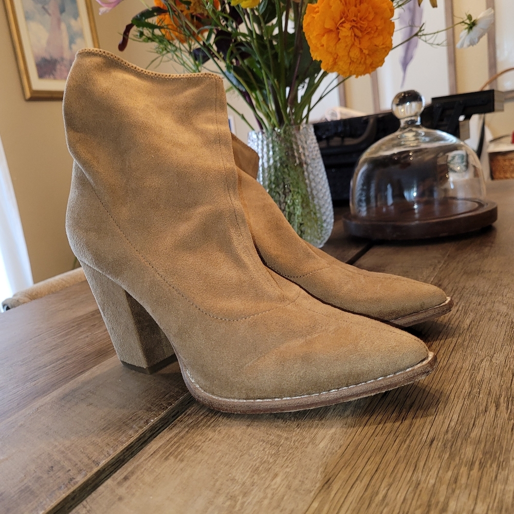 Pelle Moda - Natasha Boots size 7.5 Latte Tan